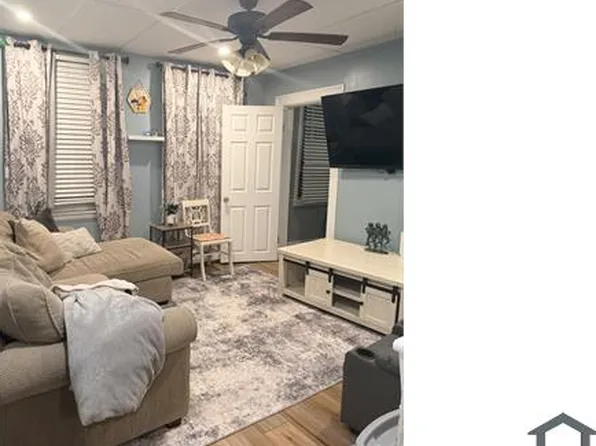 25 Presbrey Ave APT 4, Taunton, MA 02780