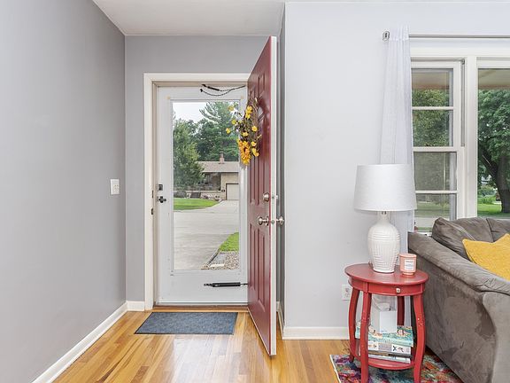 5th image of 1013 N Walnut St