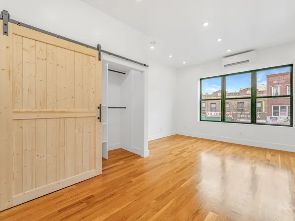 33-15 30th Avenue image 3 of 8