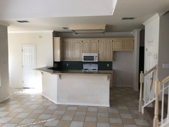 Entry/kitchen