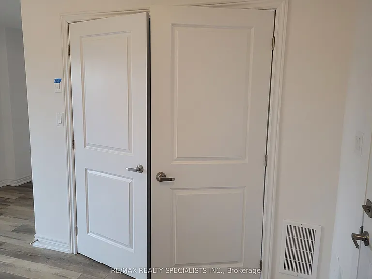 120 Court Dr #4 — Photo 4