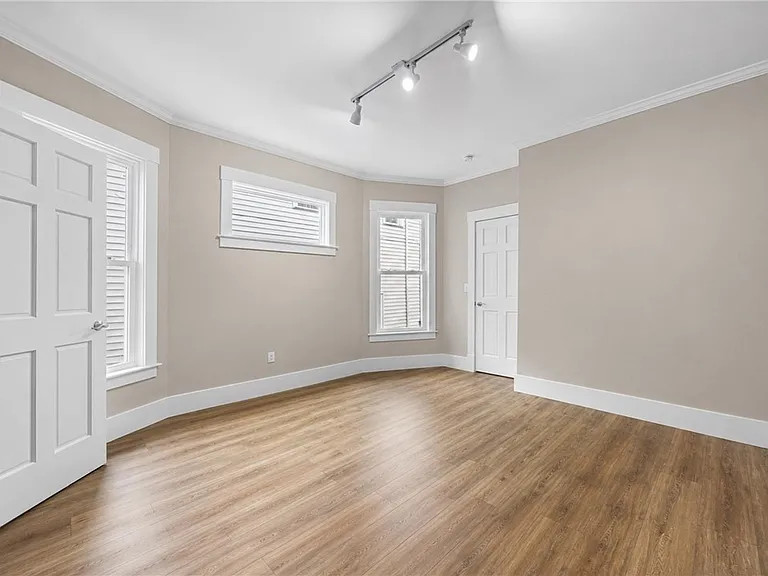 185 Columbia Ave — Photo 12
