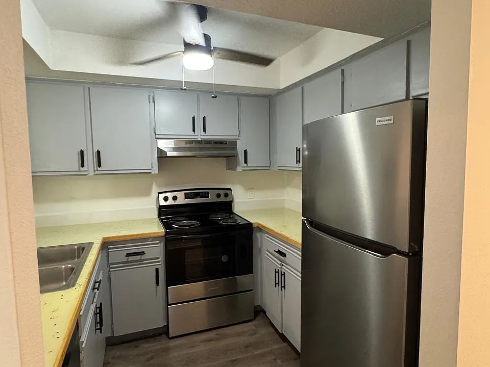 975 Sonesta Ave NE #201