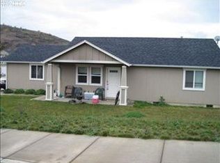 137 Cameron Ave, Roseburg, OR 97471