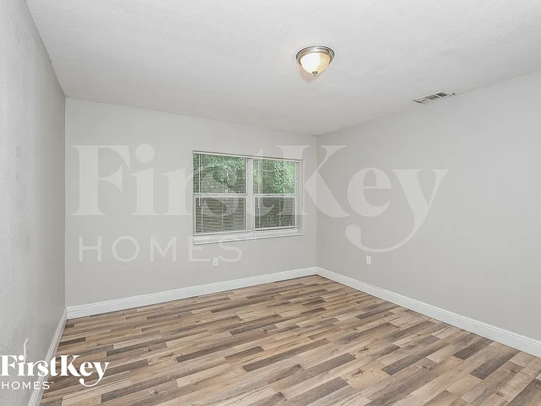 611 Hewett Dr — Photo 10