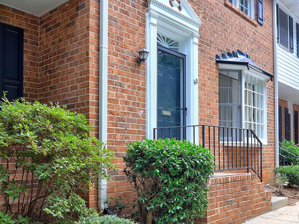 well-maintained 2-bedroom, 1.5-bathroom condo located in the heart of Sandy Springs