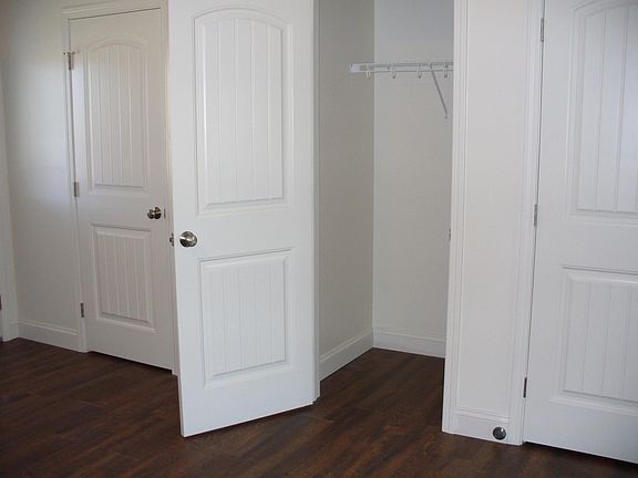 5th image of 101 Pine Needle Dr #101