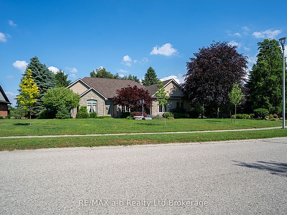 3rd image of 15 Otter View Dr