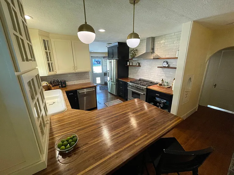 1306 Stratford Ave — Photo 8