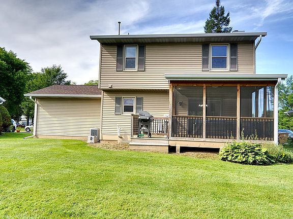 3rd image of 3205 Clove Dr