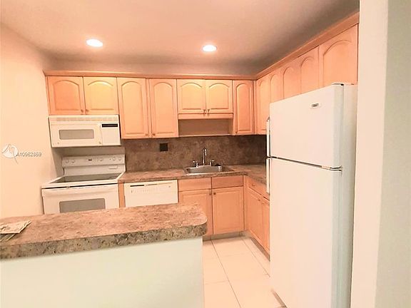 3rd image of 2620 NE 135th St APT 425