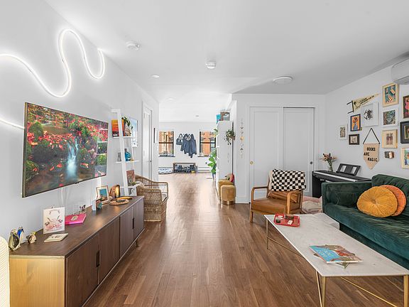 3rd image of 163 Smith St #2