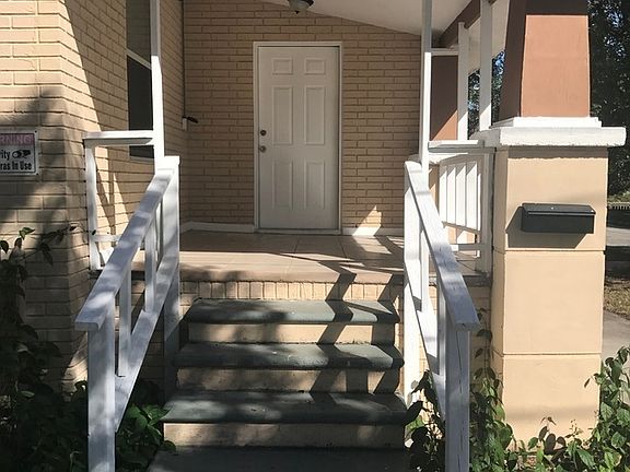3rd image of 113 W Amelia Ave