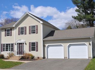 14 Barrington Dr, Springfield, MA 01129