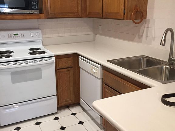 Large kitchen with lots of 