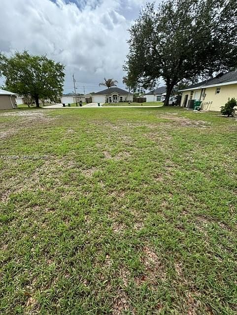 2nd image of 399 SW Ridgecrest Dr