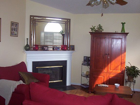 2nd image of 355 Claremont Cir