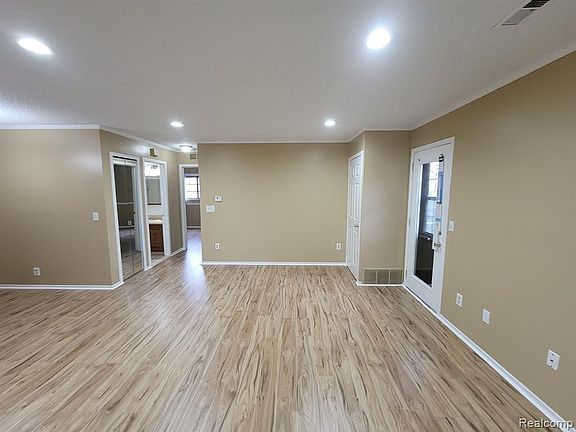 2nd image of 34917 Hamilton Dr