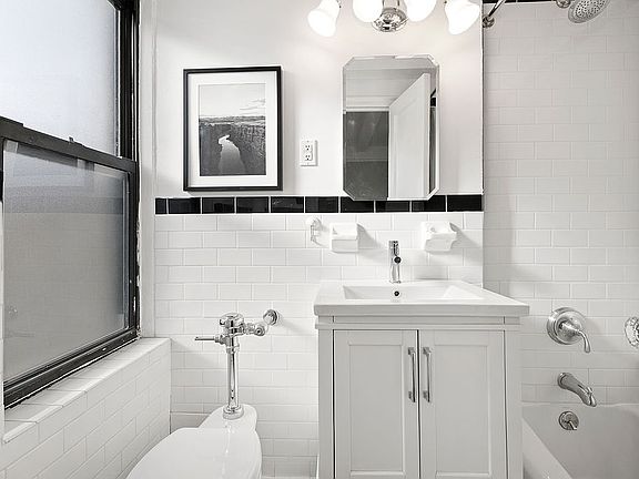 3rd image of 49 W 72nd St APT 15C