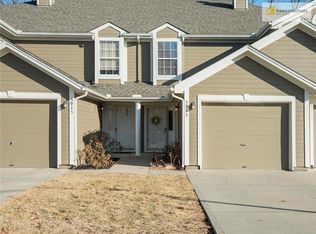 5933 NE Moonstone Dr #31C, Lees Summit, MO 64064