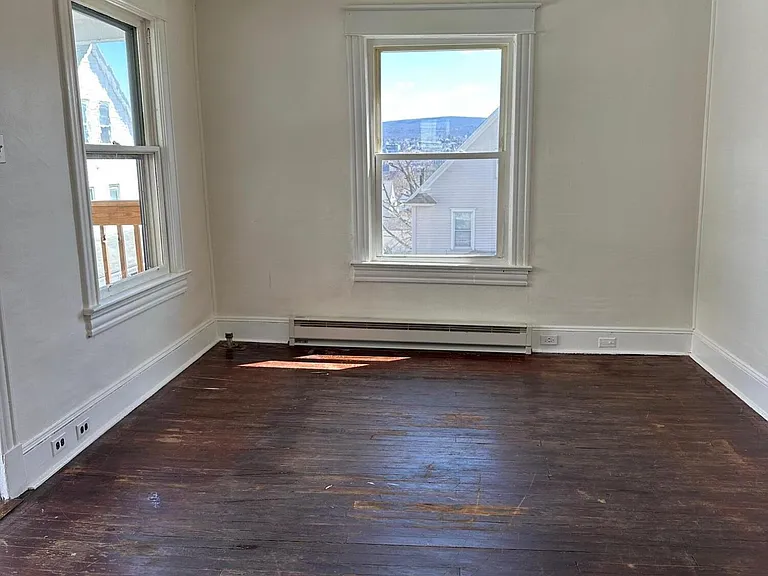 1317 Schlager St #1/2 — Photo 2