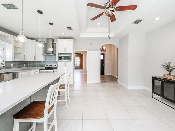 3rd image of 216 New Castle Dr