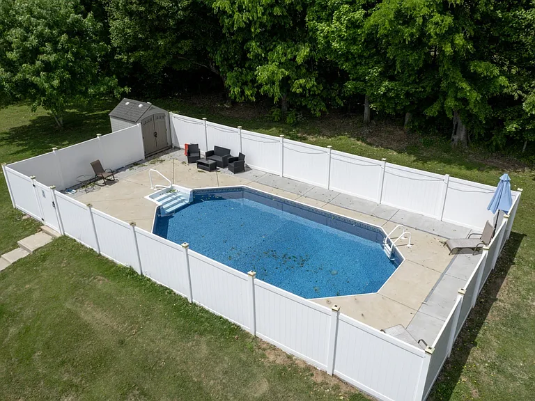 1504 Potter Dr — Photo 36