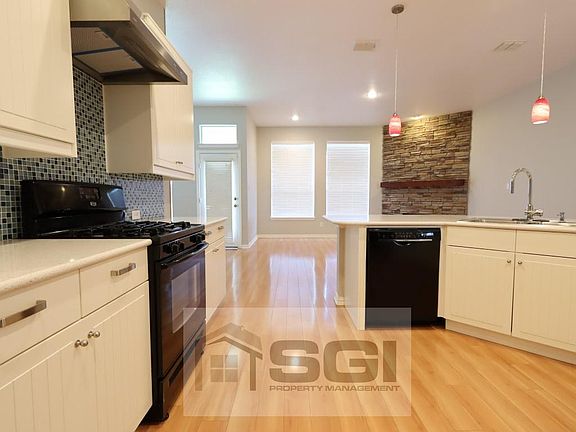 3rd image of 1032 Fleetwood Cove Dr