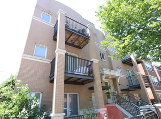 914 S Racine Ave APT 301, Chicago, IL 60607