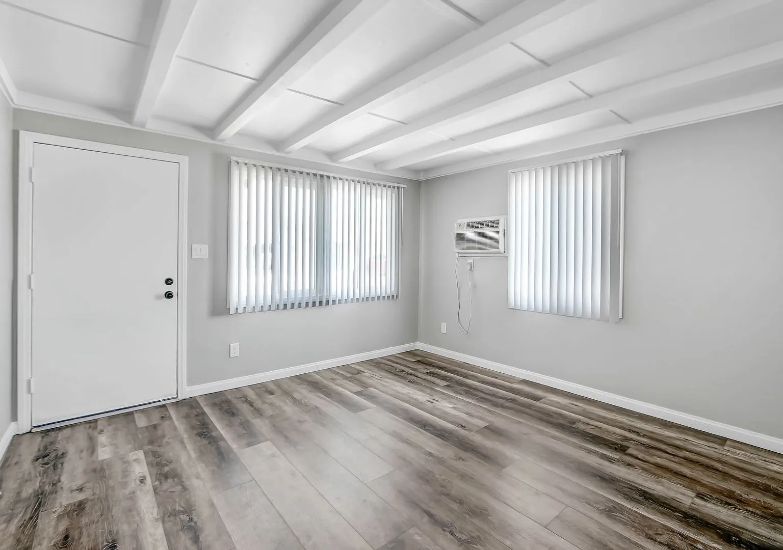 Moval Terrace Apartments — Photo 4