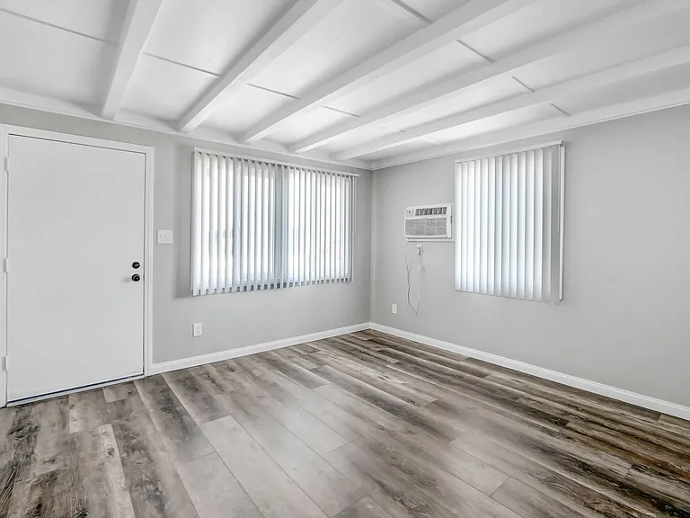 Moval Terrace Apartments — Photo 4