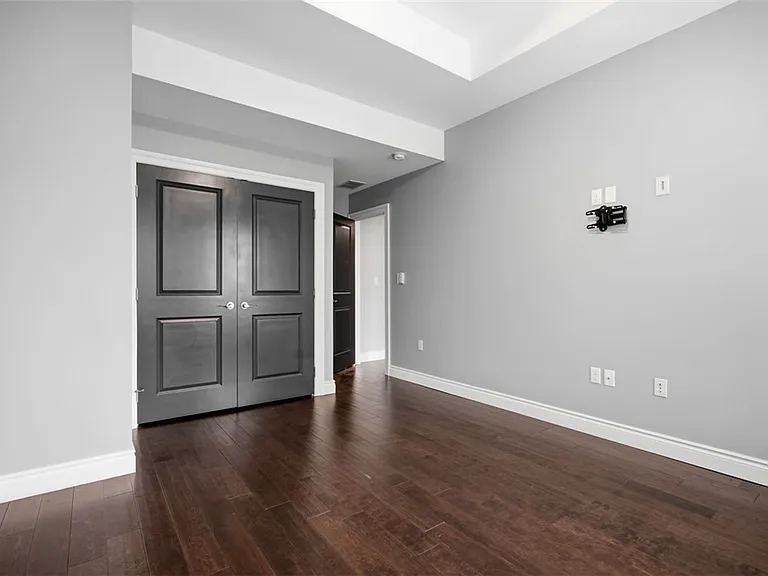 390 Bradley St — Photo 23
