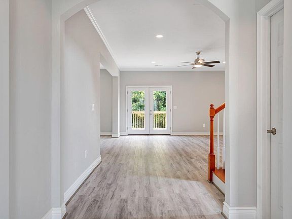 3rd image of 4907 Summerville Ln