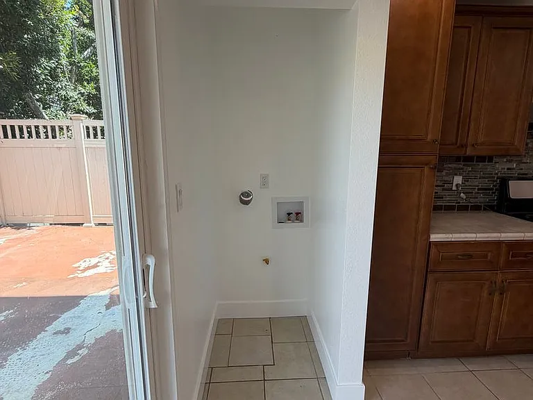 453 Ivy St — Photo 54