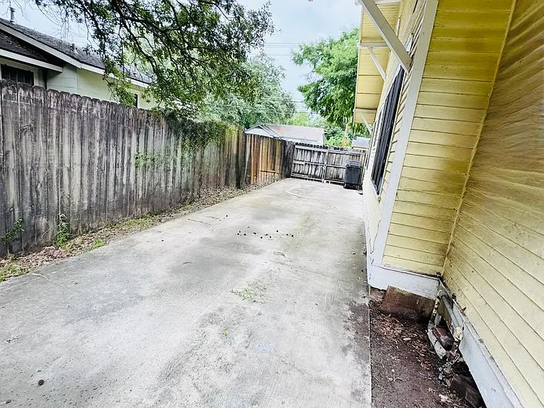 3648 Evangeline St — Photo 34