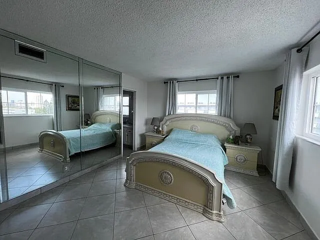 1001 NE 14th Ave #701 — Photo 30