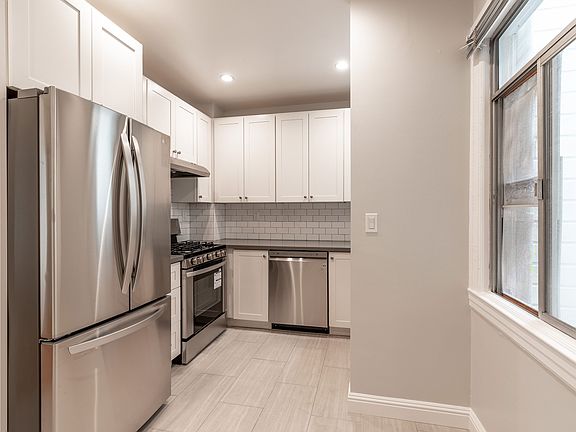 3rd image of 3301 Broderick St APT 203