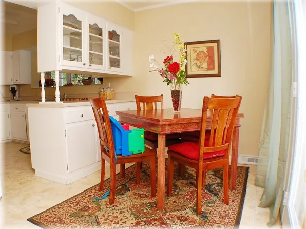 17 Highwood Cir, Belleville, IL 62223