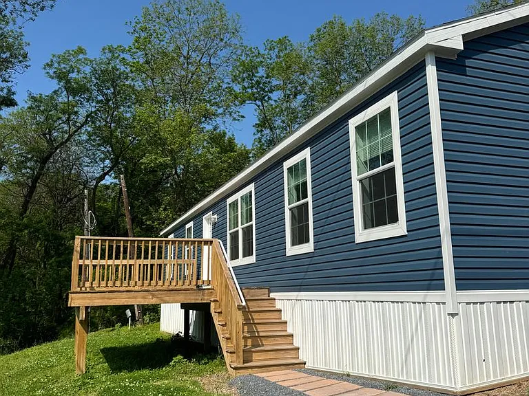 465-6 Royal Manor Rd — Photo 1