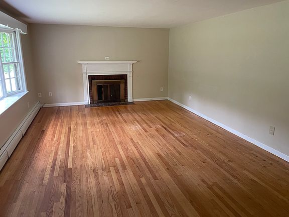 5th image of 1584 Storrs Rd