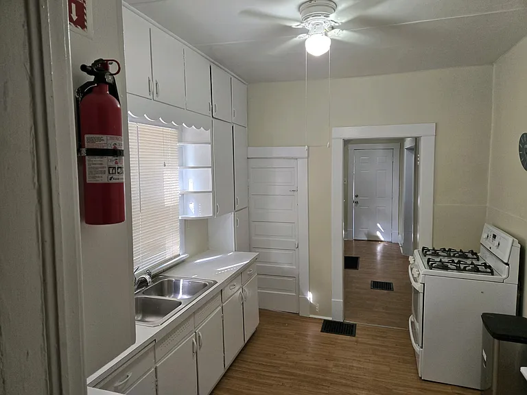553 Bratnober St — Photo 23