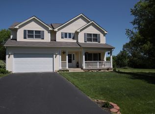 119 Queensbury Pl NE, Poplar Grove, IL 61065