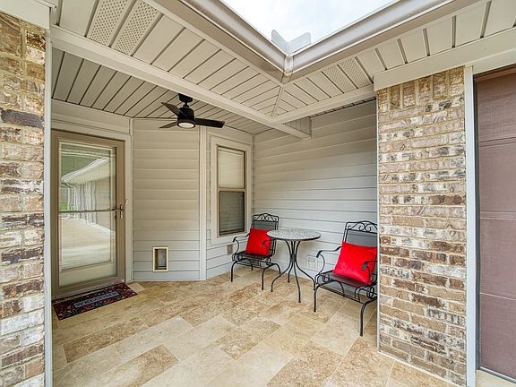 5th image of 2406 Redbud St