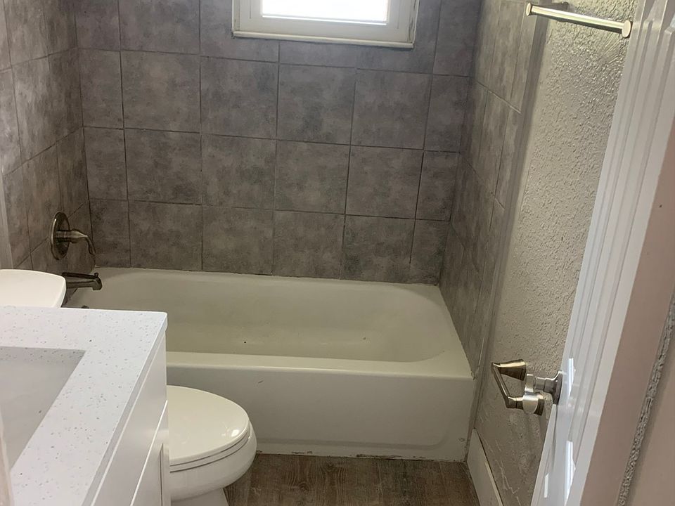 2nd image of 403 Cleveland St #B