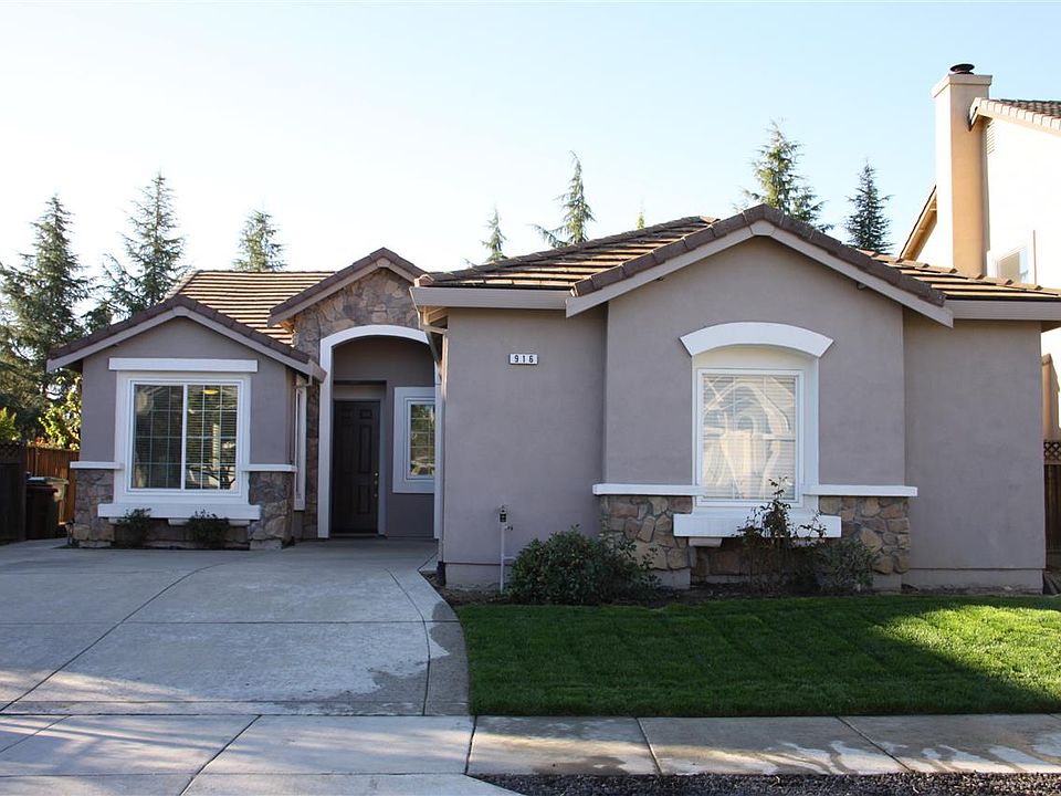 1st image of 916 Yardley Pl