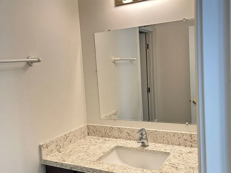 211 Greenbriar Dr — Photo 11