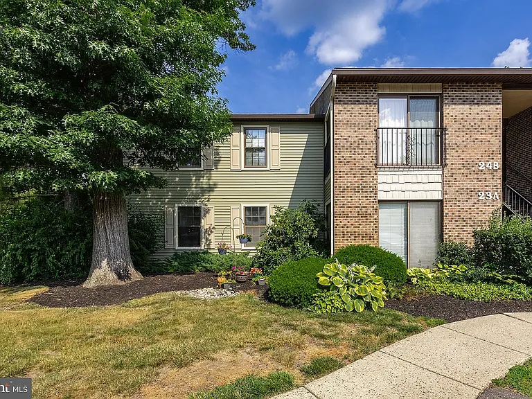 23 W Bluebell Ln #23A — Photo 32