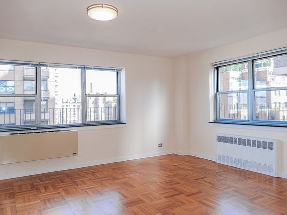3rd image of 40 E 89th St Ph A