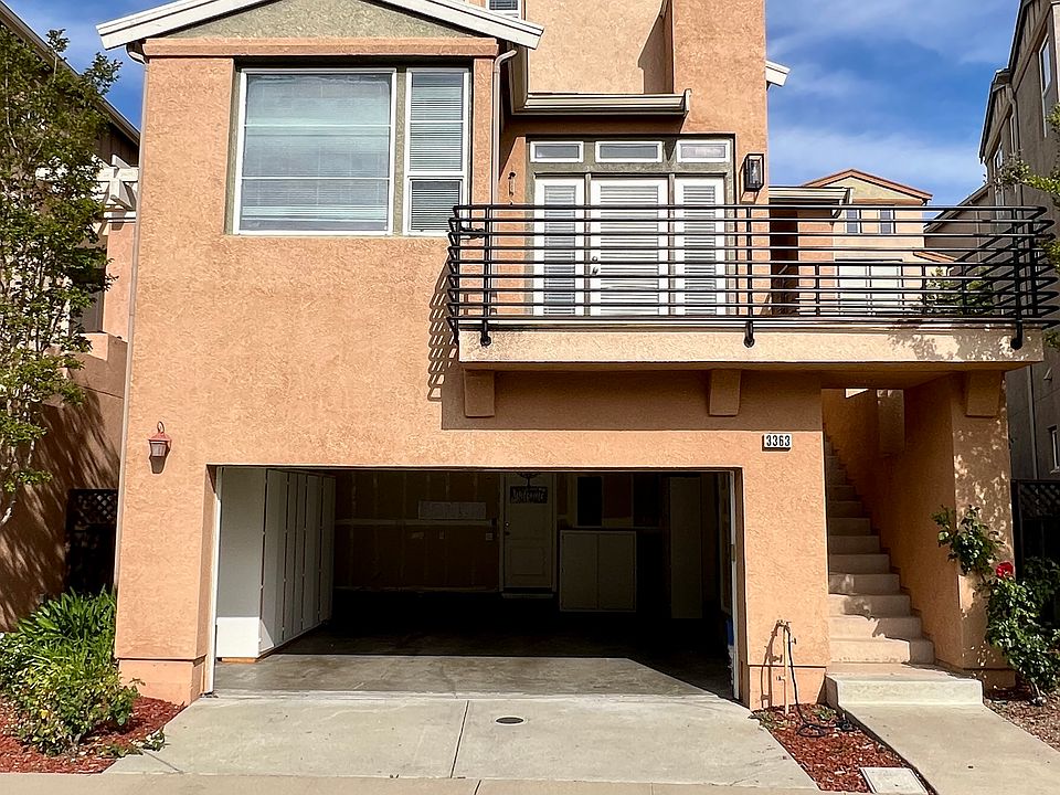 1st image of 3363 Chartwell St