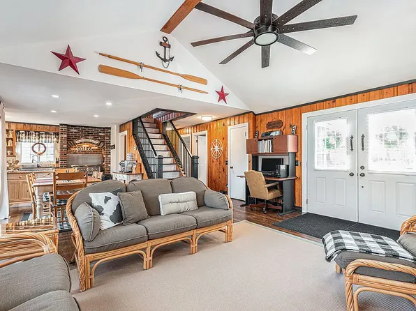 1107 E Lincoln Ave, Royal Oak, MI 48067